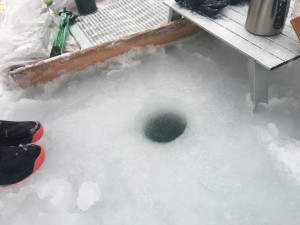 穴を開ける