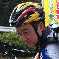 との